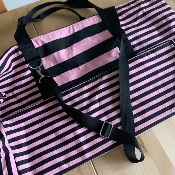 Victoria’s Secret Overnight Bag- New In Wrapping! - Picture 9 of 11